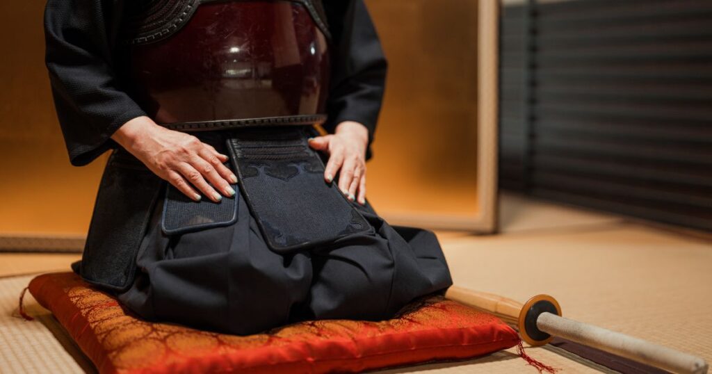 Guerreiro espiritual em meditação representando o Reiki Búshido